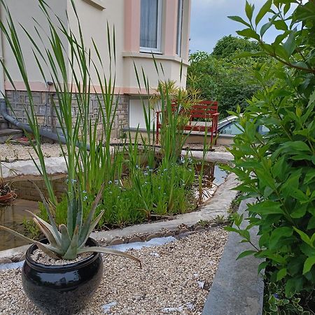 chambres d'hôte dans maison atypique Sancoins Exterior foto